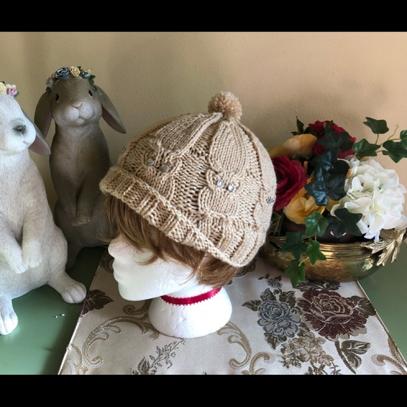 HAND MADE Knitted Owl Beanie hat with pom pom - Picture 2 of 3